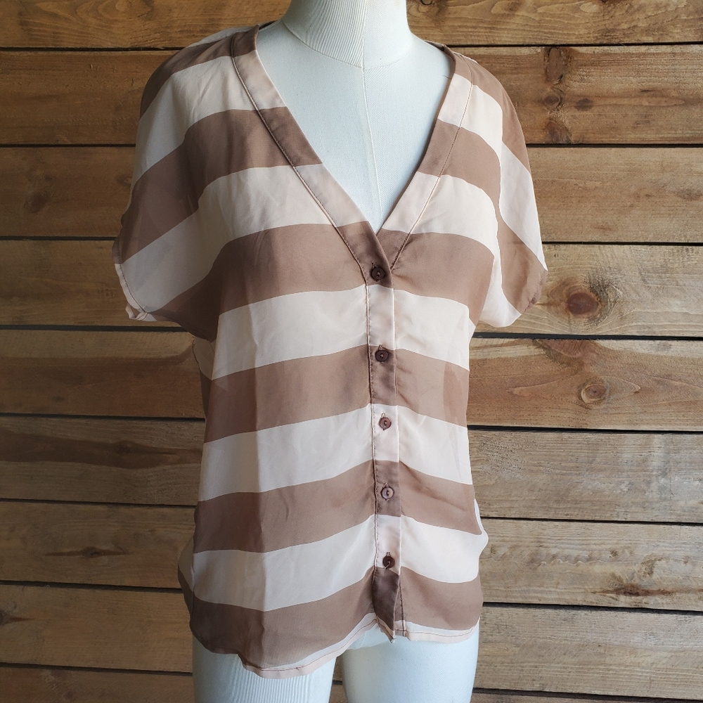 🤏 Sheer horizontal striped top